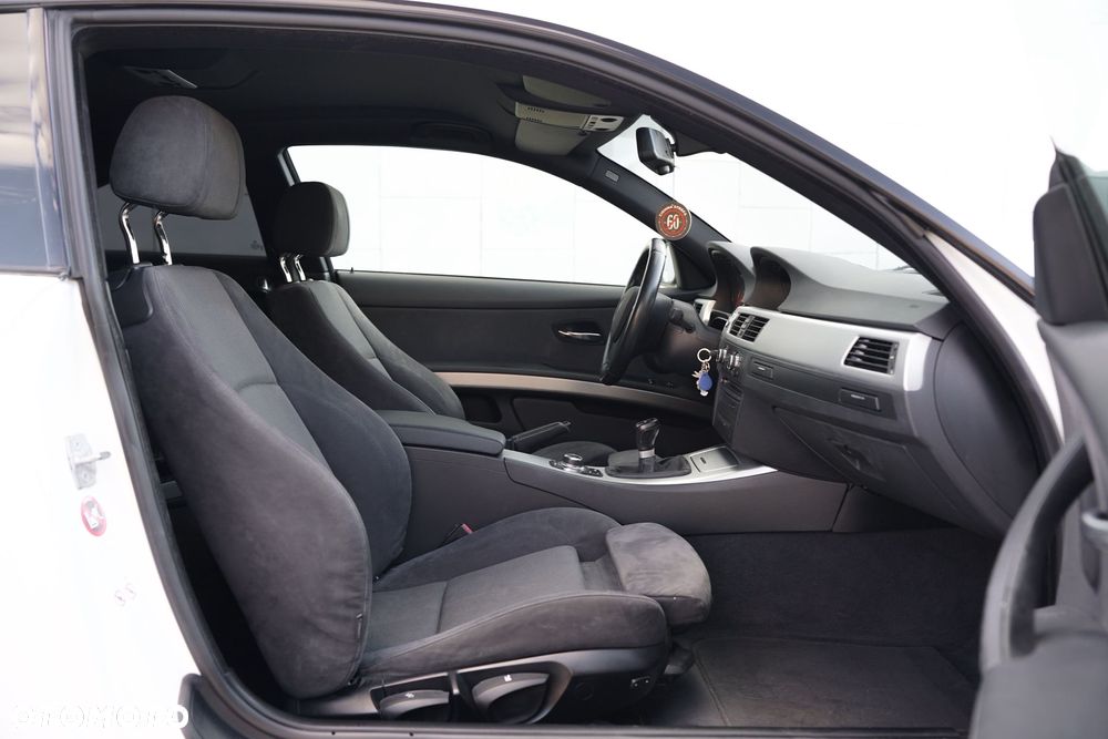 BMW Seria 3 320d DPF M Sport Edition - 22