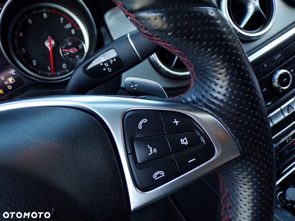 Mercedes-Benz CLA 250 4-Matic AMG Line - 28