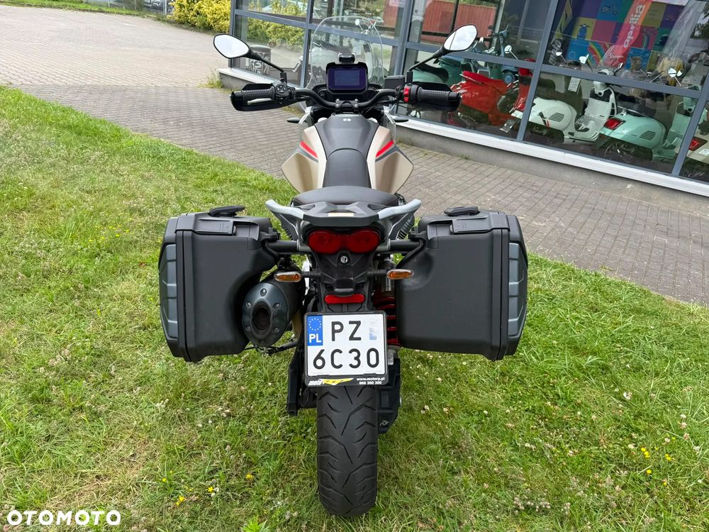 Moto Guzzi V85 - 8