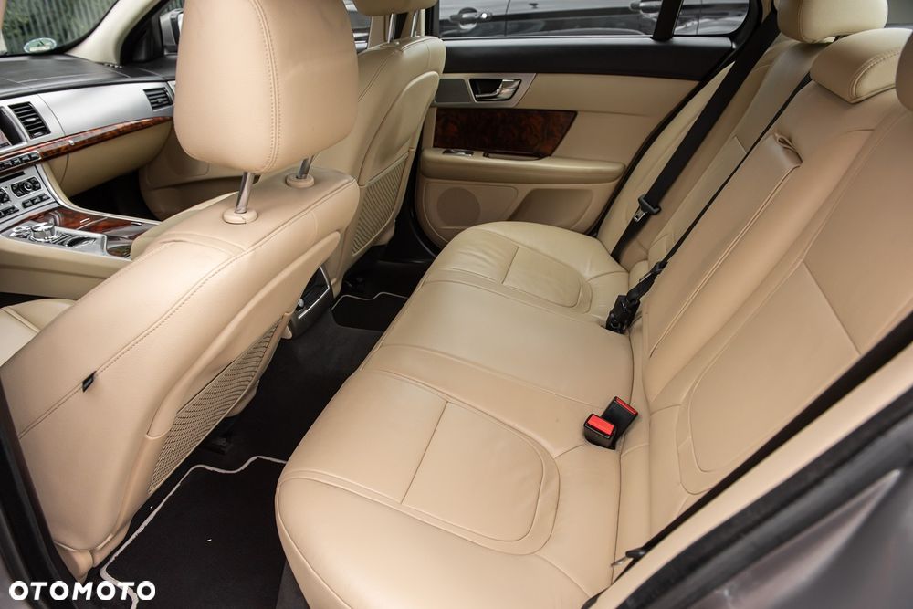 Jaguar XF - 27