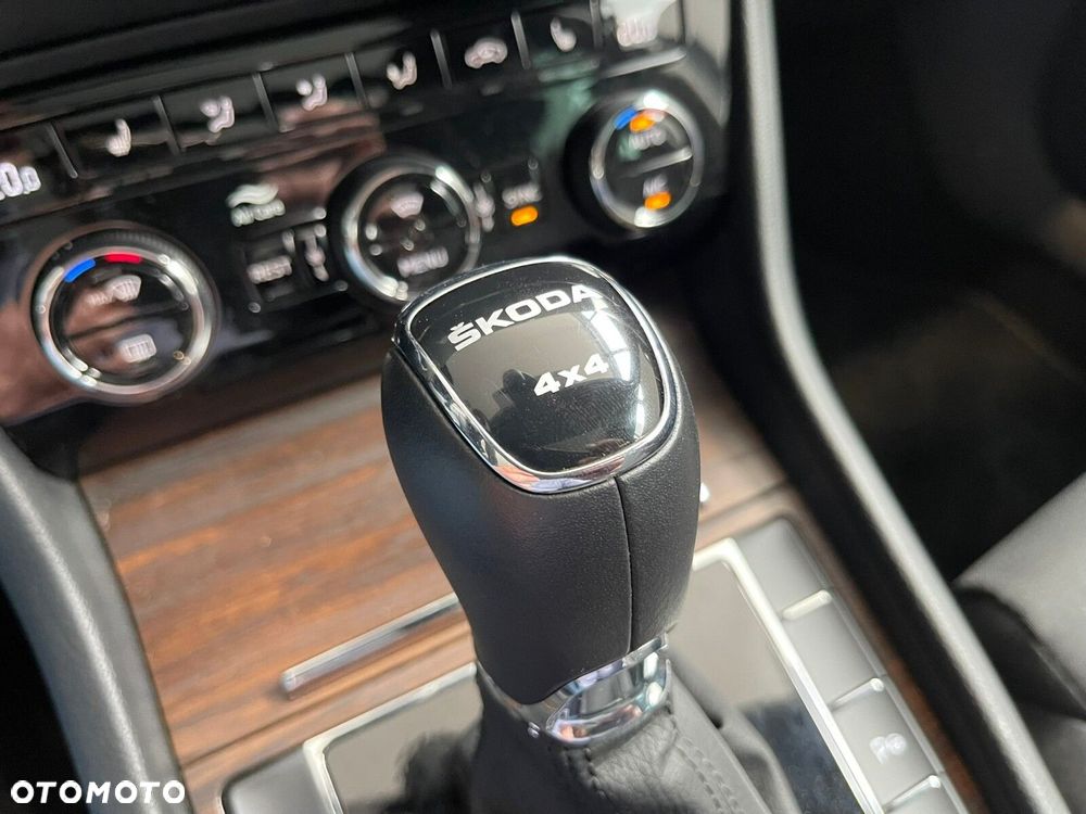 Skoda Superb 2.0 TDI SCR 4x4 Scout DSG - 26