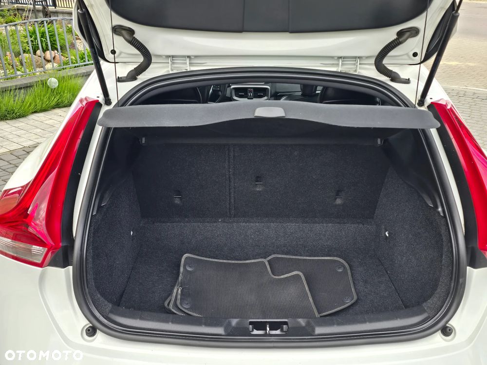 Volvo V40 D2 R Design - 19