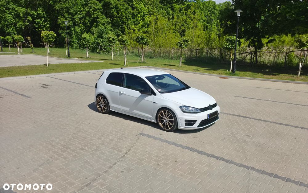 Volkswagen Golf - 1