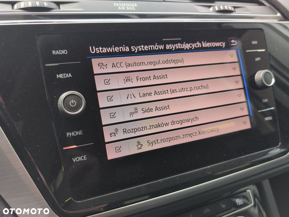 Volkswagen Touran - 24
