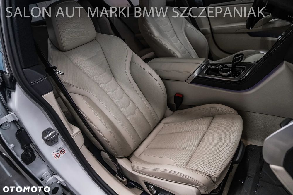 BMW Seria 8 840i xDrive - 32