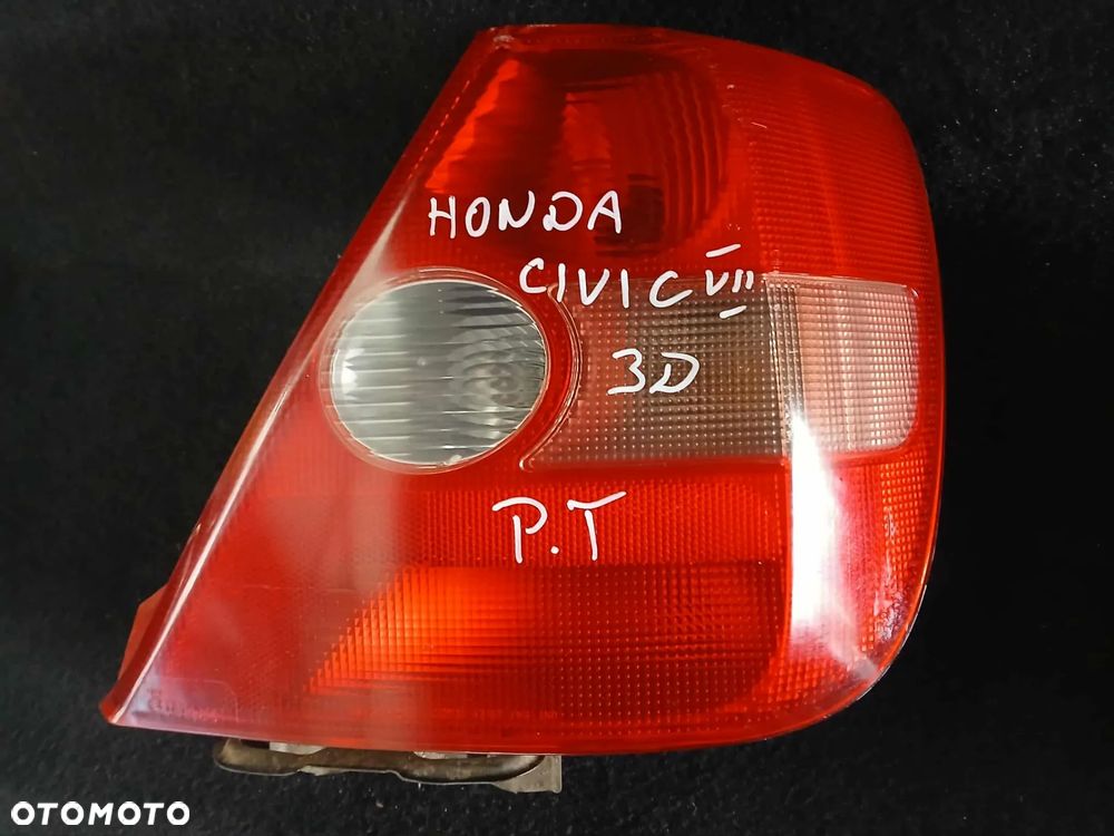 Honda Civic VII 3D lampa tylna prawa-USZKODZONA - 1