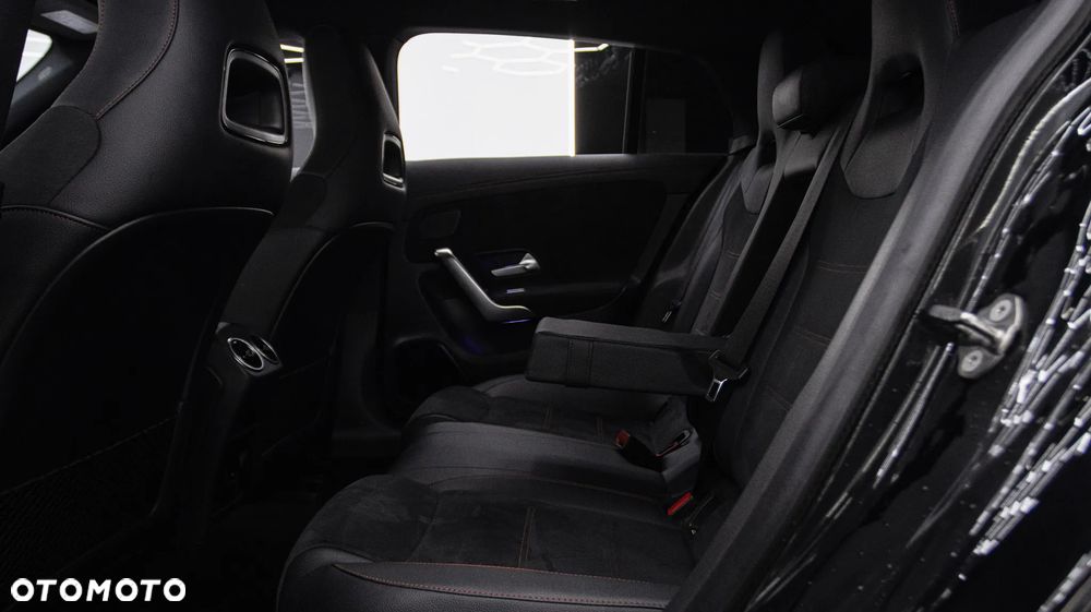 Mercedes-Benz CLA 250 4-Matic AMG Line 7G-DCT - 23
