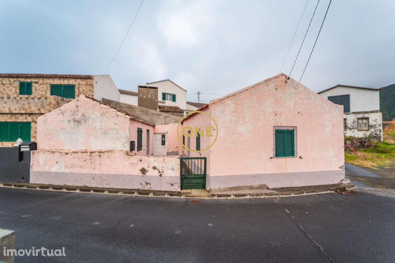 Moradia T2 nos Mosteiros — Vista Mar, Potencial Máximo e Localização I - Grande imagem: 2/27