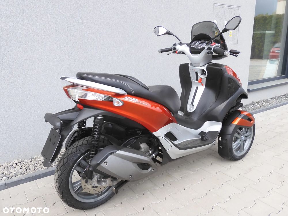 Piaggio MP-3 - 10