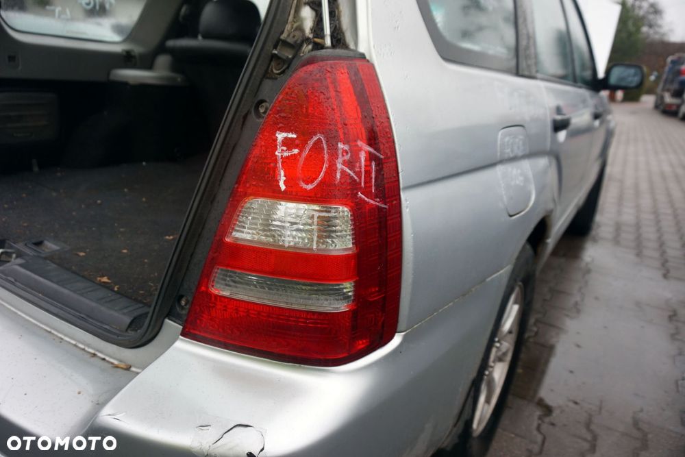 LAMPA TYLNA PRAWA FORESTER II SG 84201SA060 SUBARU 2002-2006 - 1