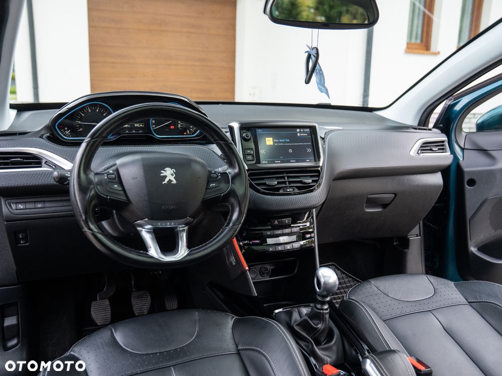 Peugeot 2008 1.2 Pure Tech Allure S&S - 26