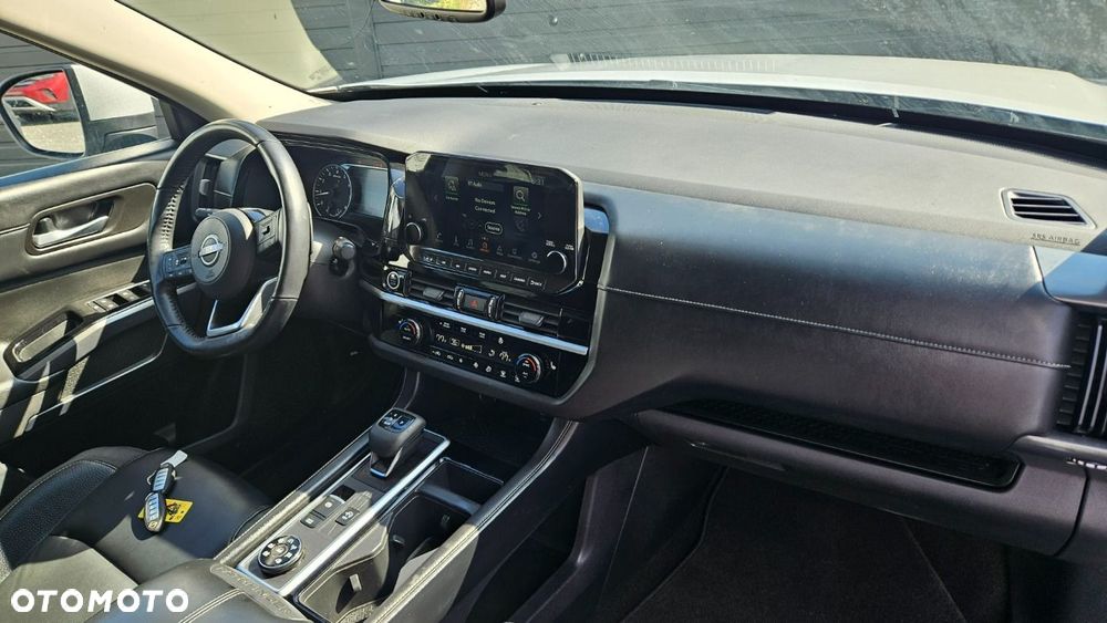 Nissan Pathfinder - 32