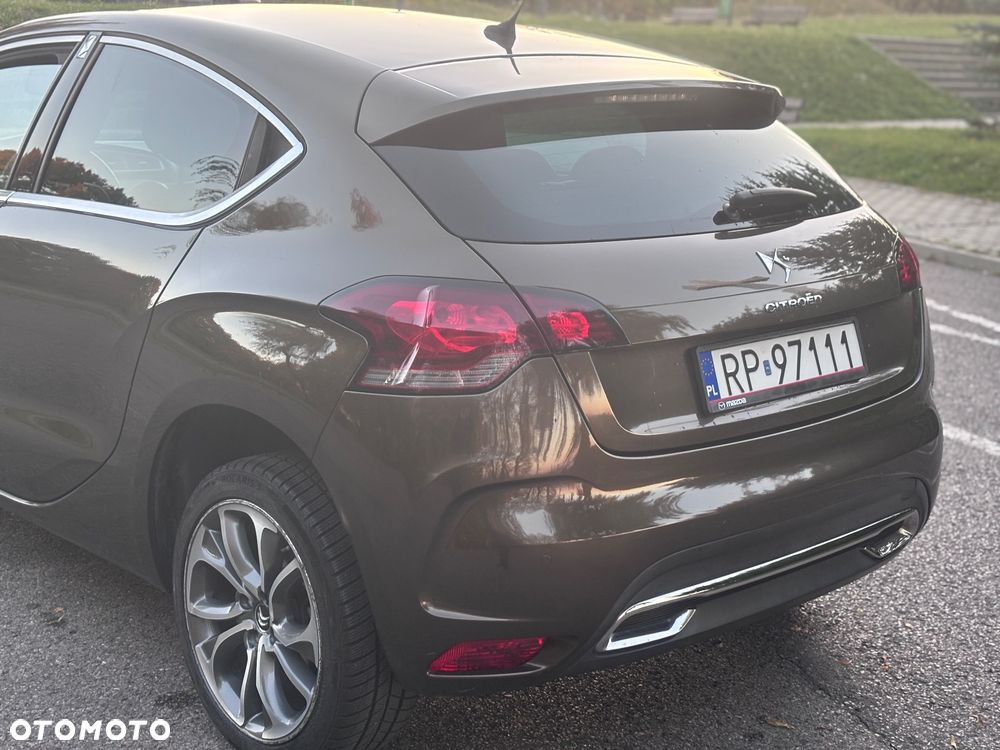 Citroën DS4 e-HDi 110 EGS6 SoChic - 27