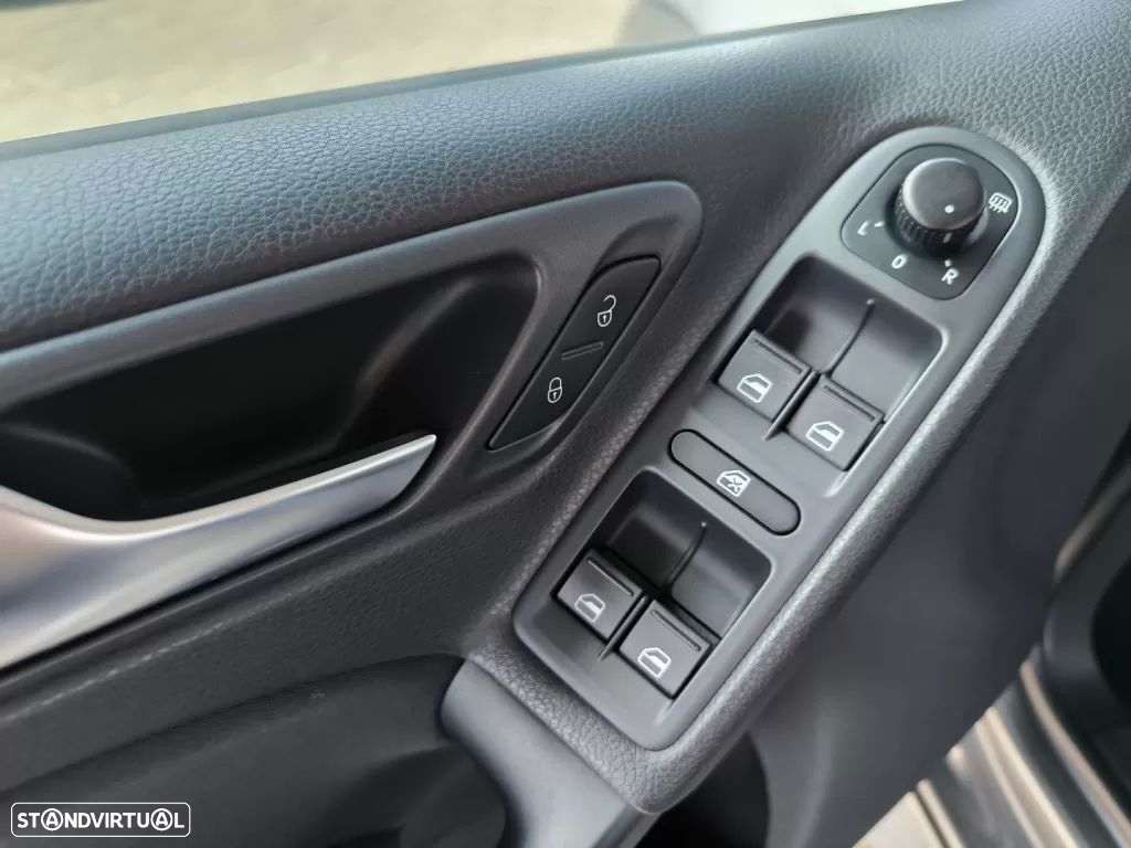VW Golf 1.6 TDi Confortline DSG - 47
