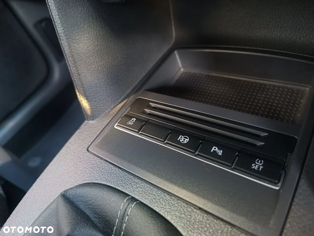 Volkswagen Touran 1.4 TSI STYLE - 13