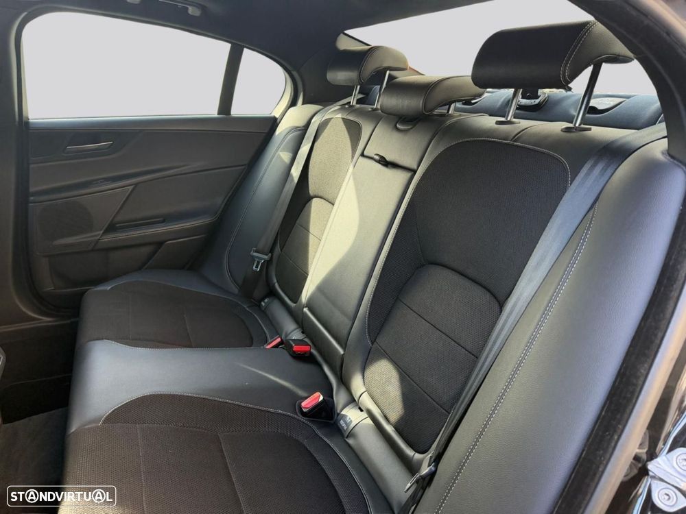 Jaguar XE - 39