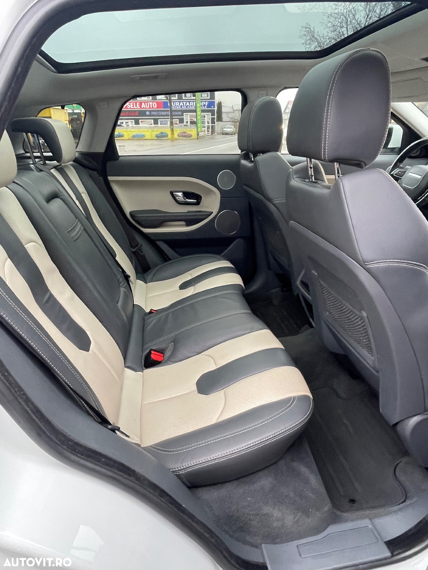 Land Rover Range Rover Evoque - 32