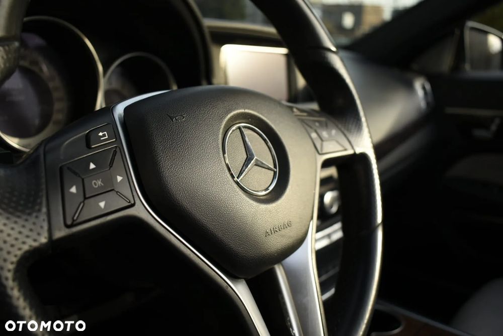 Mercedes-Benz Klasa E 350 4Matic 7G-TRONIC - 23