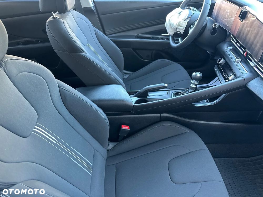 Hyundai Elantra 1.6 Smart CVT - 25