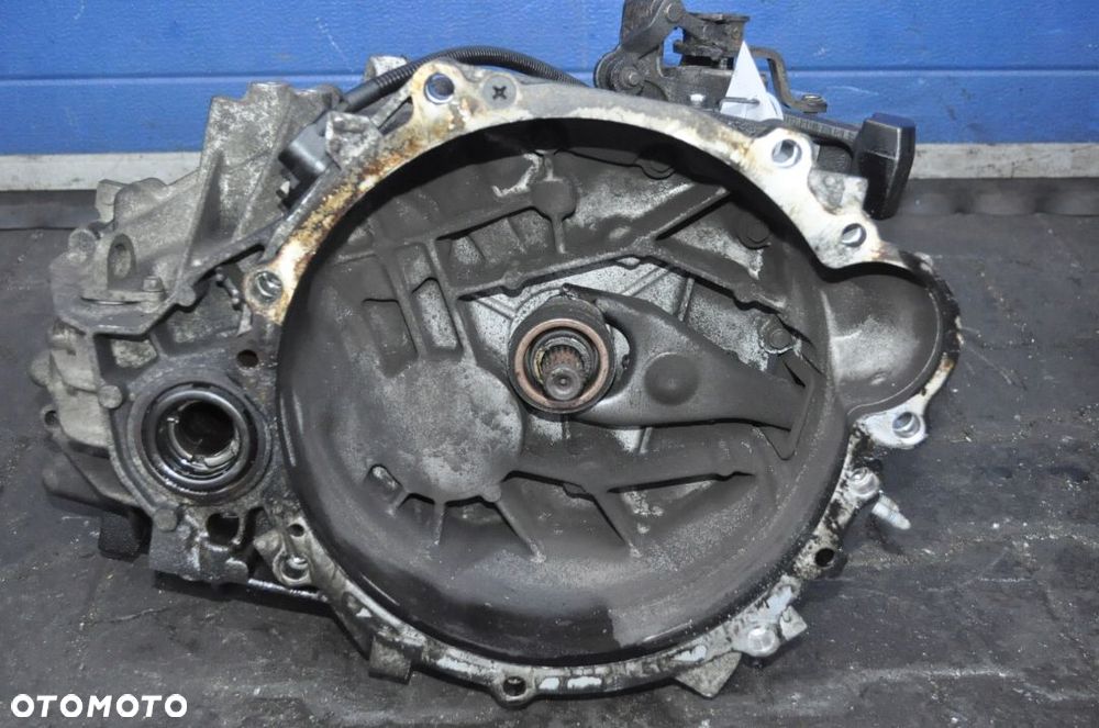 i40 ix35 KIA OPTIMA 1.7 CRDI SKRZYNIA M6CF4 98tys - 1