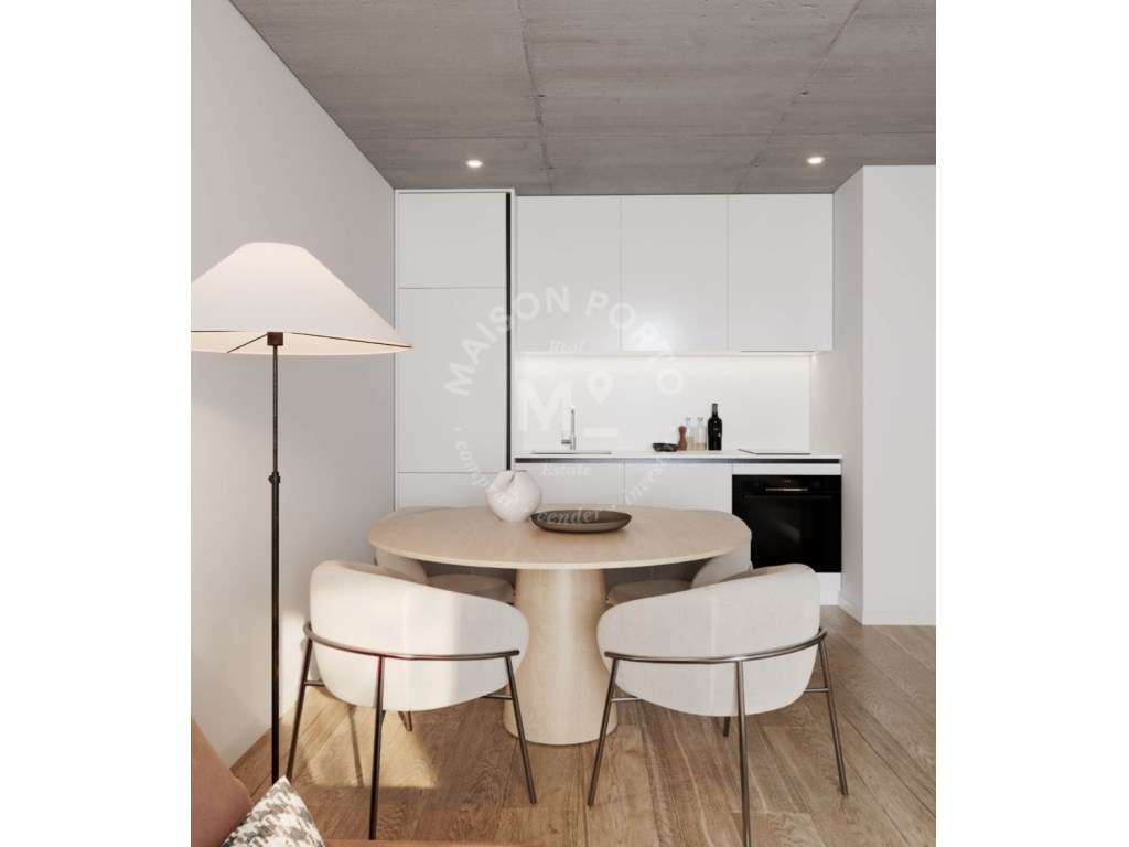 Apartamento T0 com Varanda e Estacionamento próximo à Estação de Me... - Grande imagem: 2/20