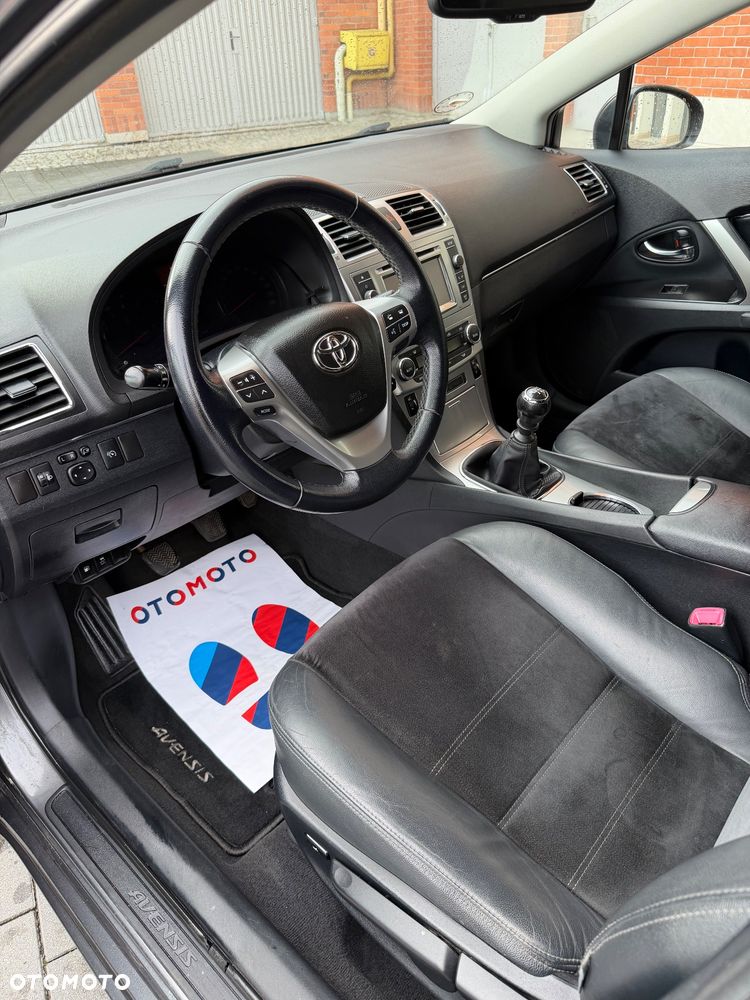 Toyota Avensis 1.8 Sol plus NAVI - 31