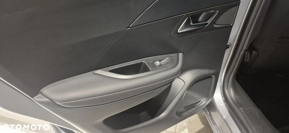 Peugeot 2008 PureTech 130 Allure S&S EAT8 - 26