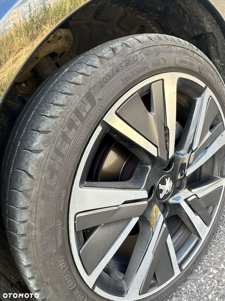Peugeot 208 PureTech 130 EAT8 GT Pack - 11