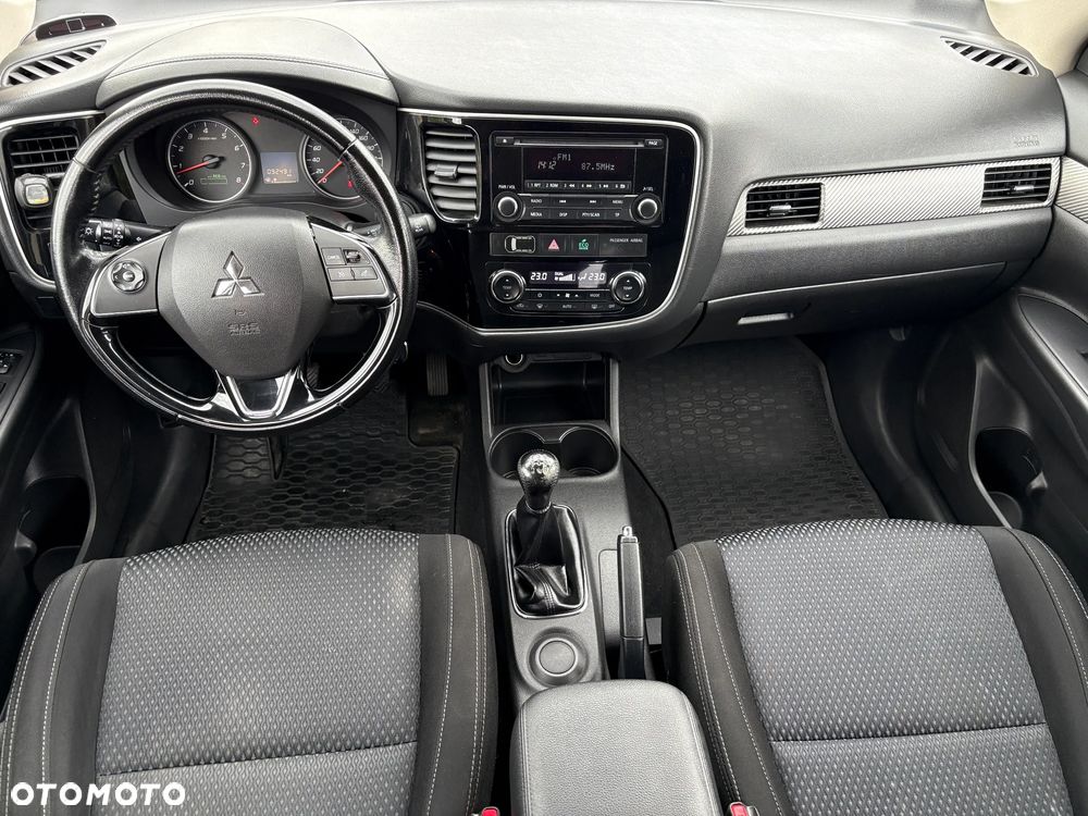 Mitsubishi Outlander 2.0 Invite + 2WD - 11