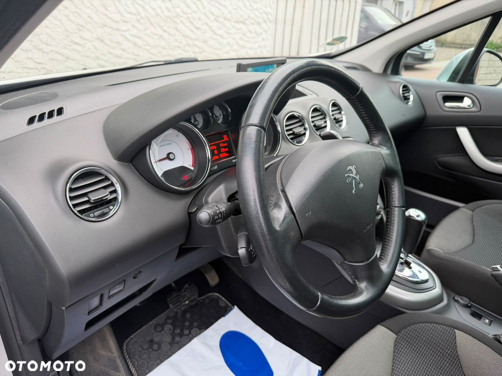 Peugeot 308 - 8