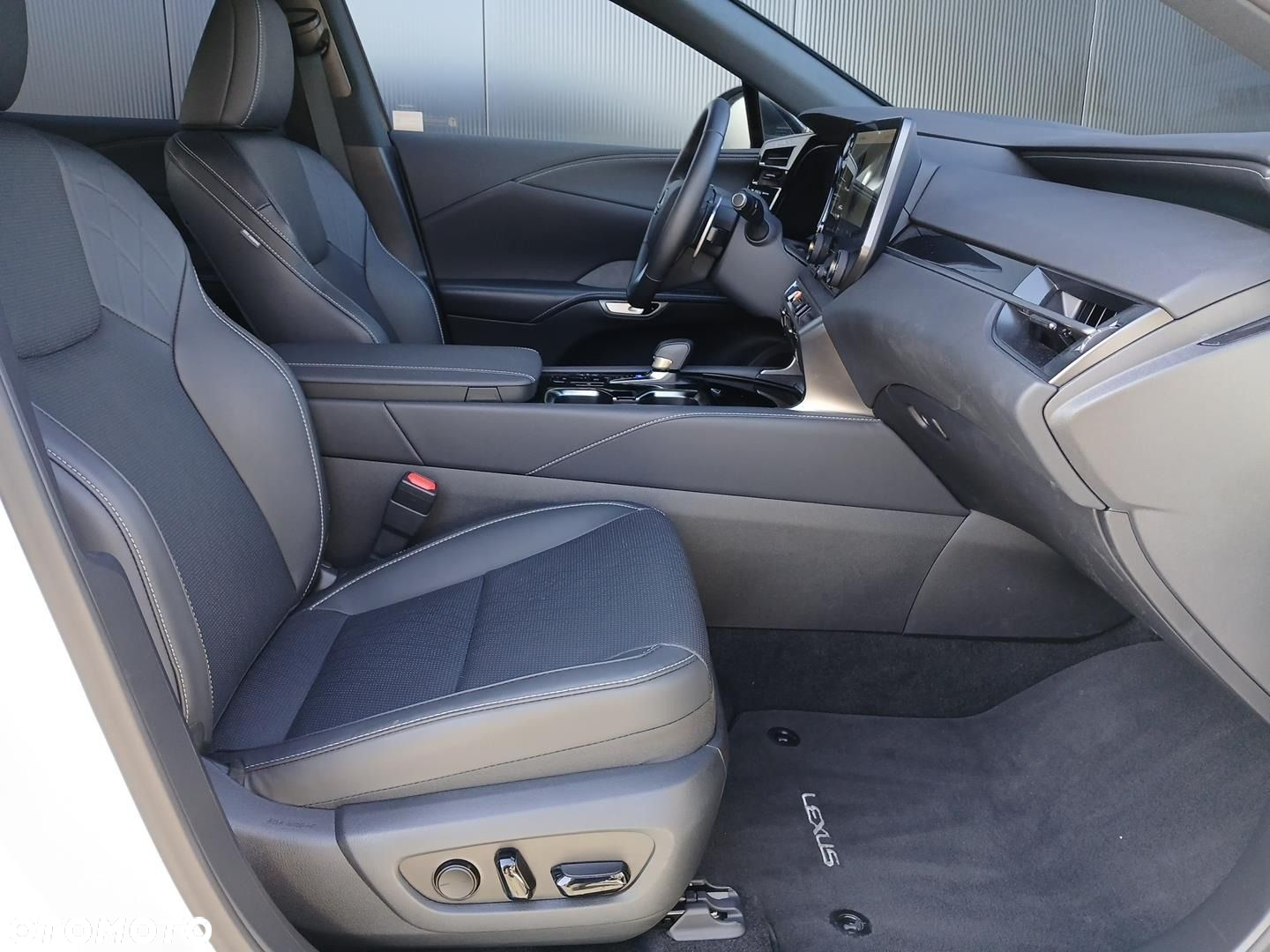 Lexus RX - 21