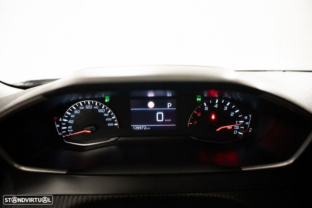Peugeot 2008 1.2 PureTech Active EAT8 - 26