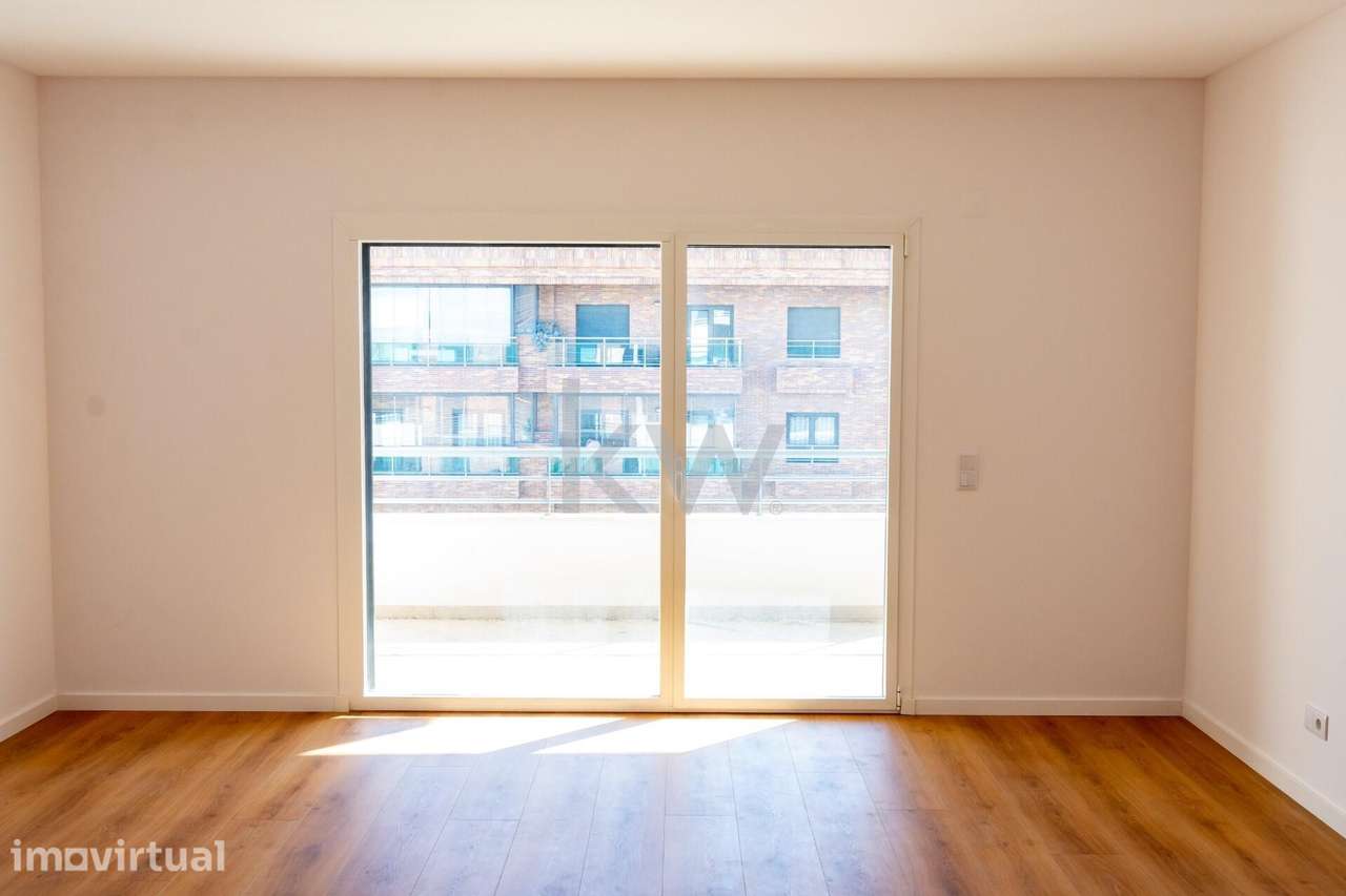 Oportunidade nas Colinas: T3 com Estilo, Luz Natural e Estacionamento - Grande imagem: 2/44