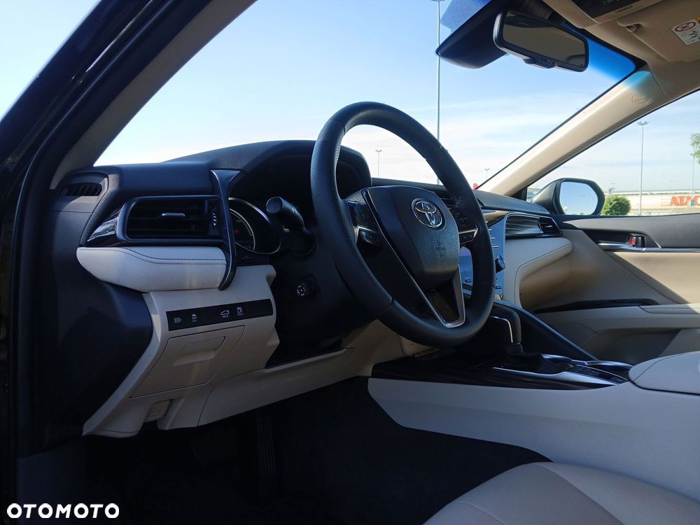 Toyota Camry 2.5 Hybrid Executive CVT - 19