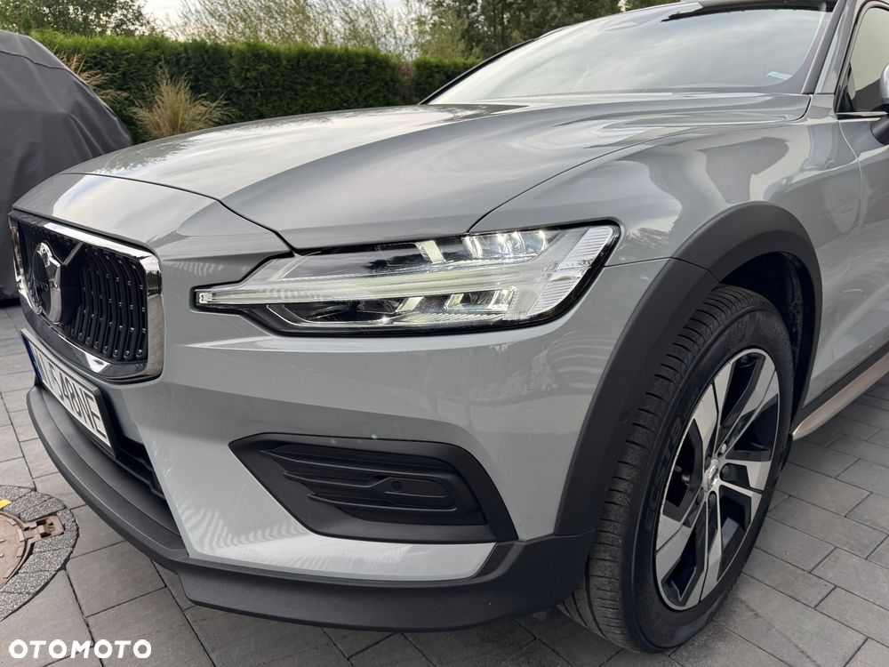 Volvo V60 Cross Country Plus B5 B AWD - 28