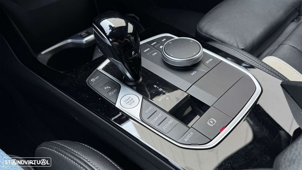 BMW 116 d Pack Color Vision Auto — fotografia 11
