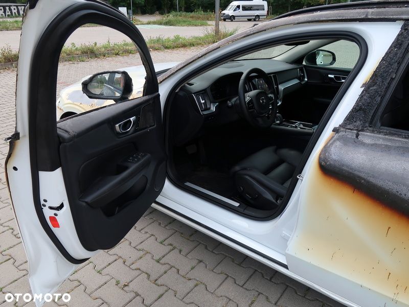 Volvo V60 T6 AWD Plug-In Hybrid Plus Dark - 11