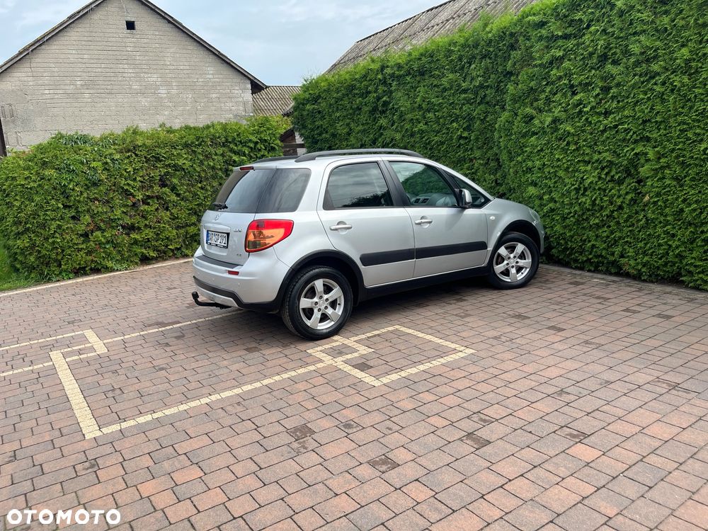 Suzuki SX4 1.6 Comfort Plus - 8