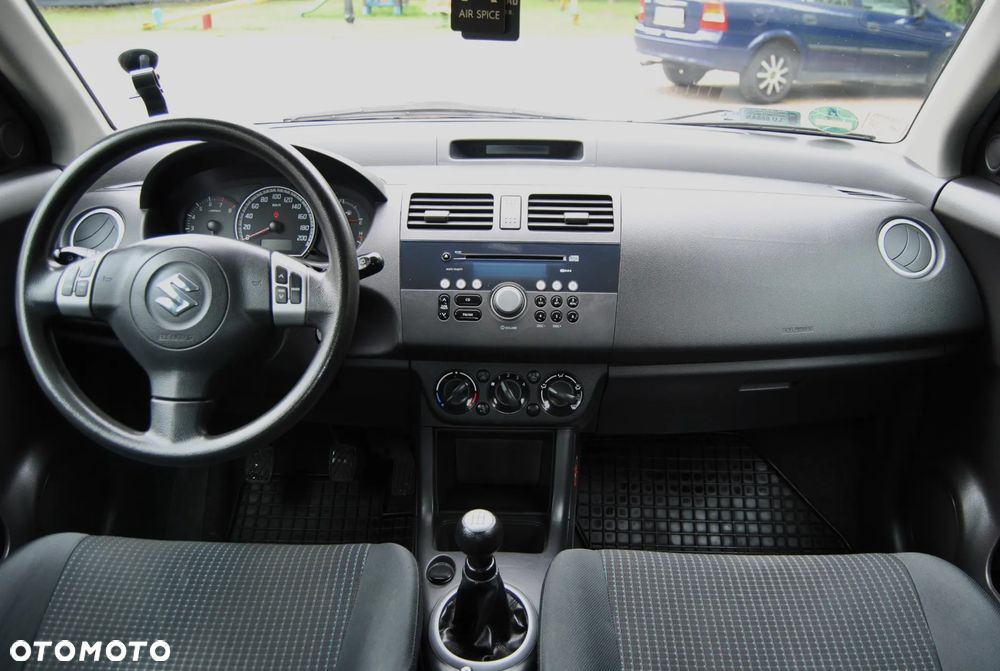 Suzuki Swift 1.3 Club - 9