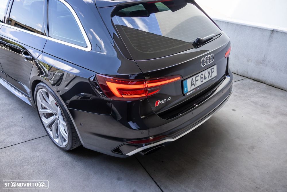 Audi RS4 Avant - 12