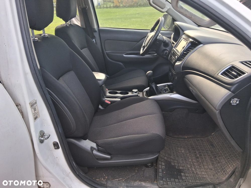 Mitsubishi L200 2.4 d DC Intense + - 8