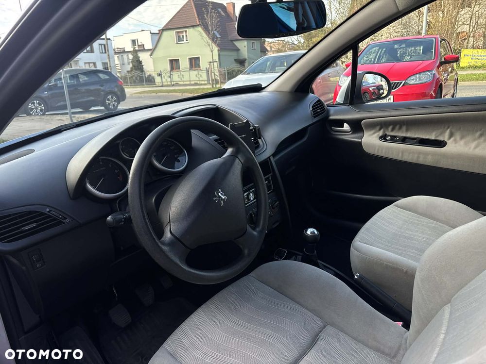 Peugeot 207 1.4 16V Trendy - 6