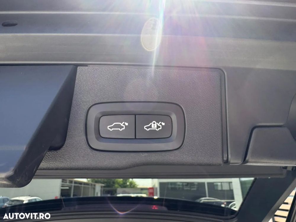Volvo XC 60 B5 AT AWD MHEV Plus Dark - 23