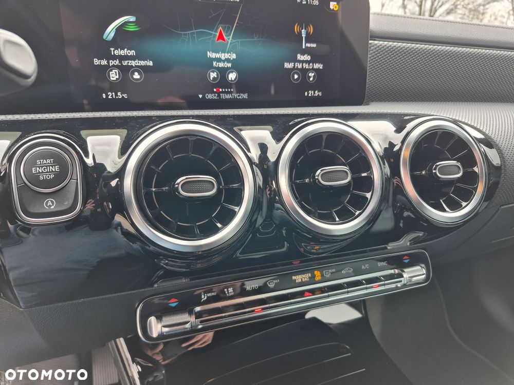 Mercedes-Benz CLA 180 7G-DCT - 24