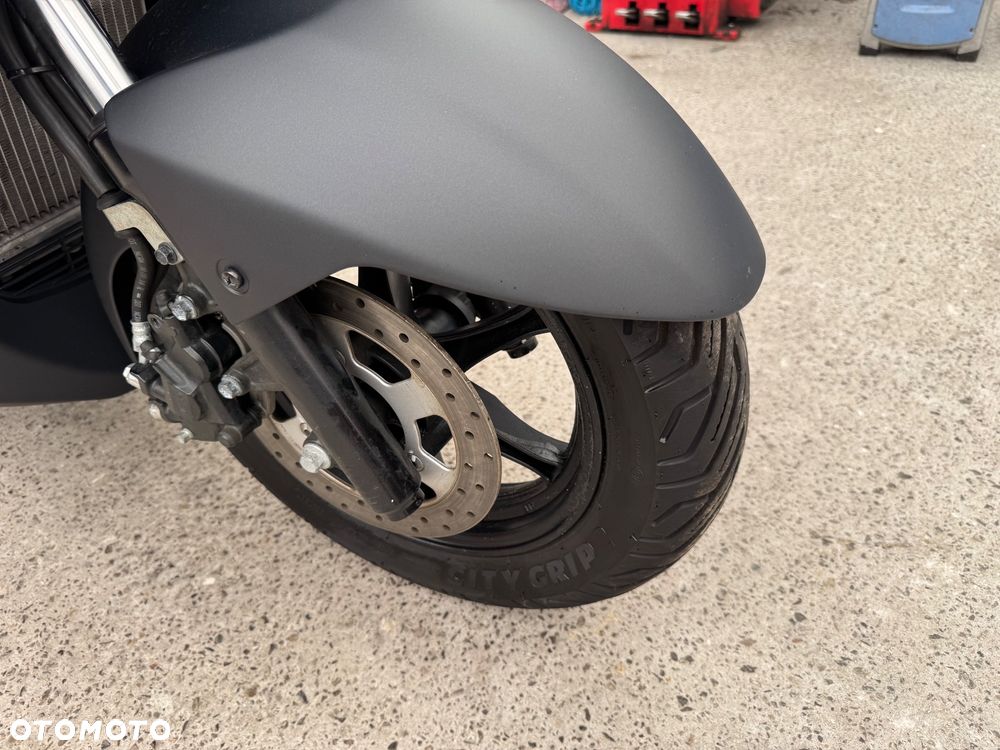Suzuki Burgman - 14