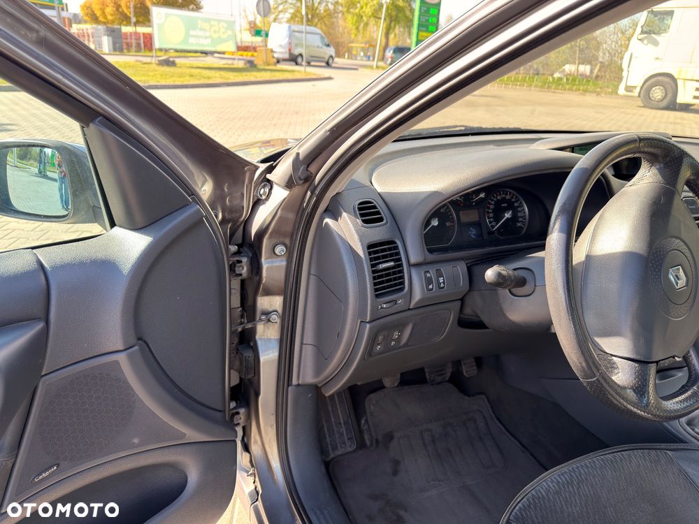 Renault Laguna 1.9 dCi Privilege Plus - 13
