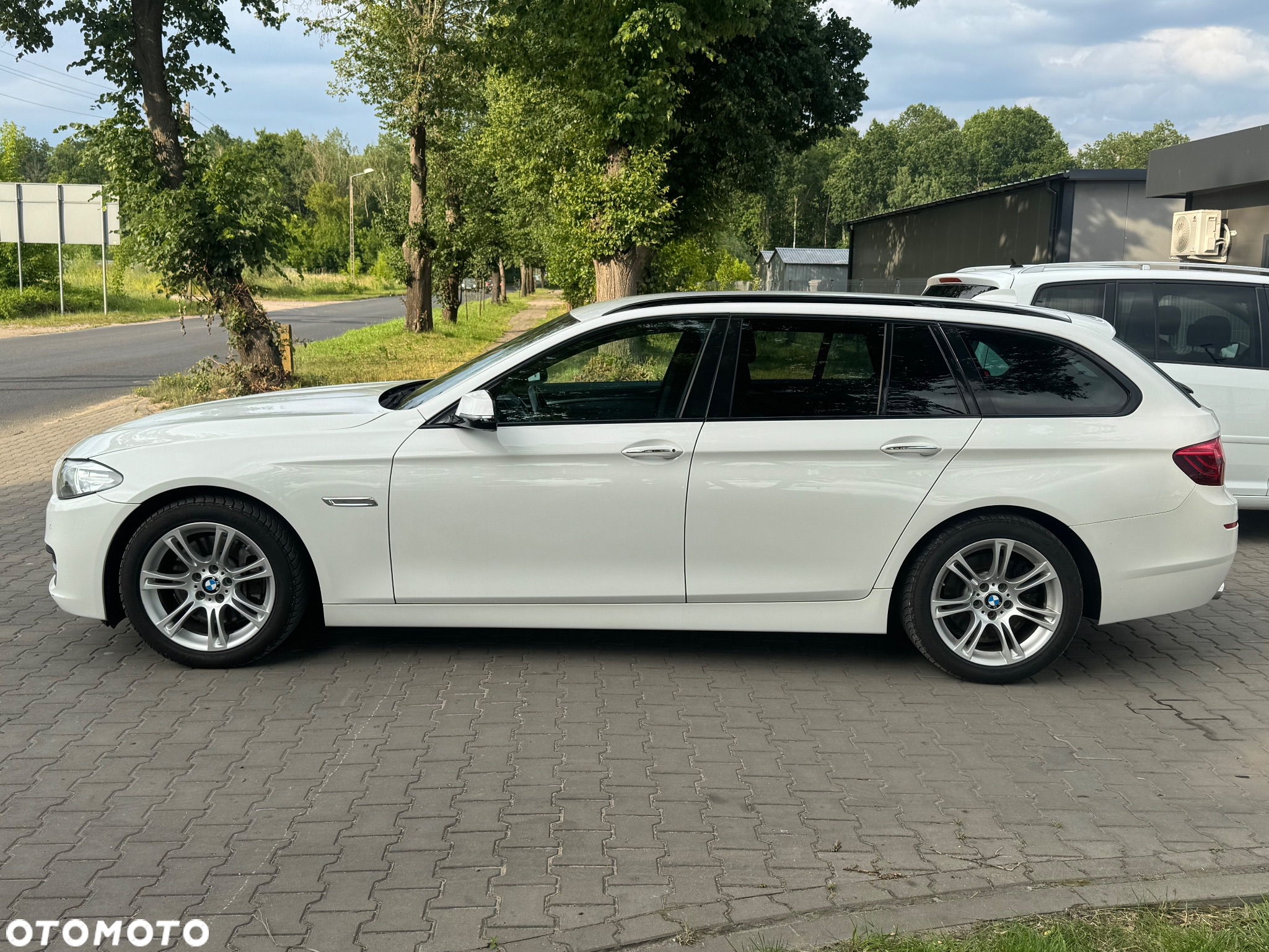 BMW Seria 5 525d xDrive Touring - 8