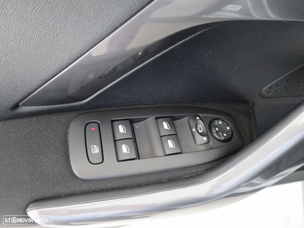 Peugeot 2008 1.2 PureTech Style - 18