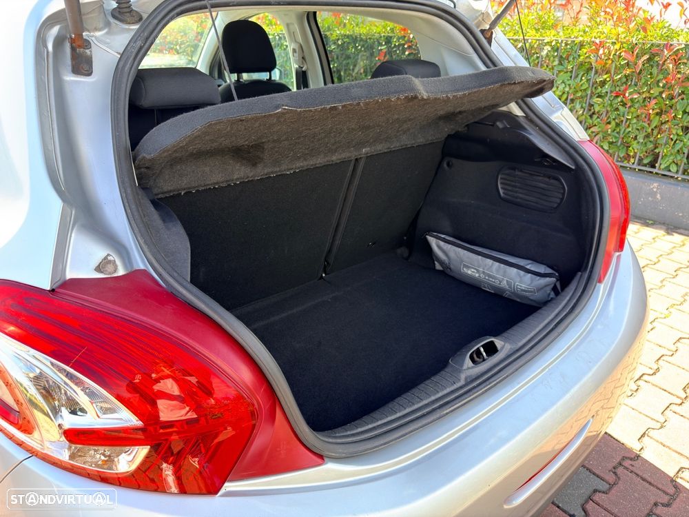 Peugeot 208 1.2 PureTech Allure - 23