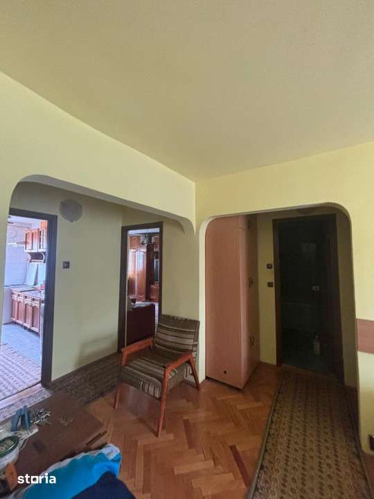 Vanzare - Apartament 3 camere, etaj 4 cu acoperis, finisaje medii, cu — fotografia 3